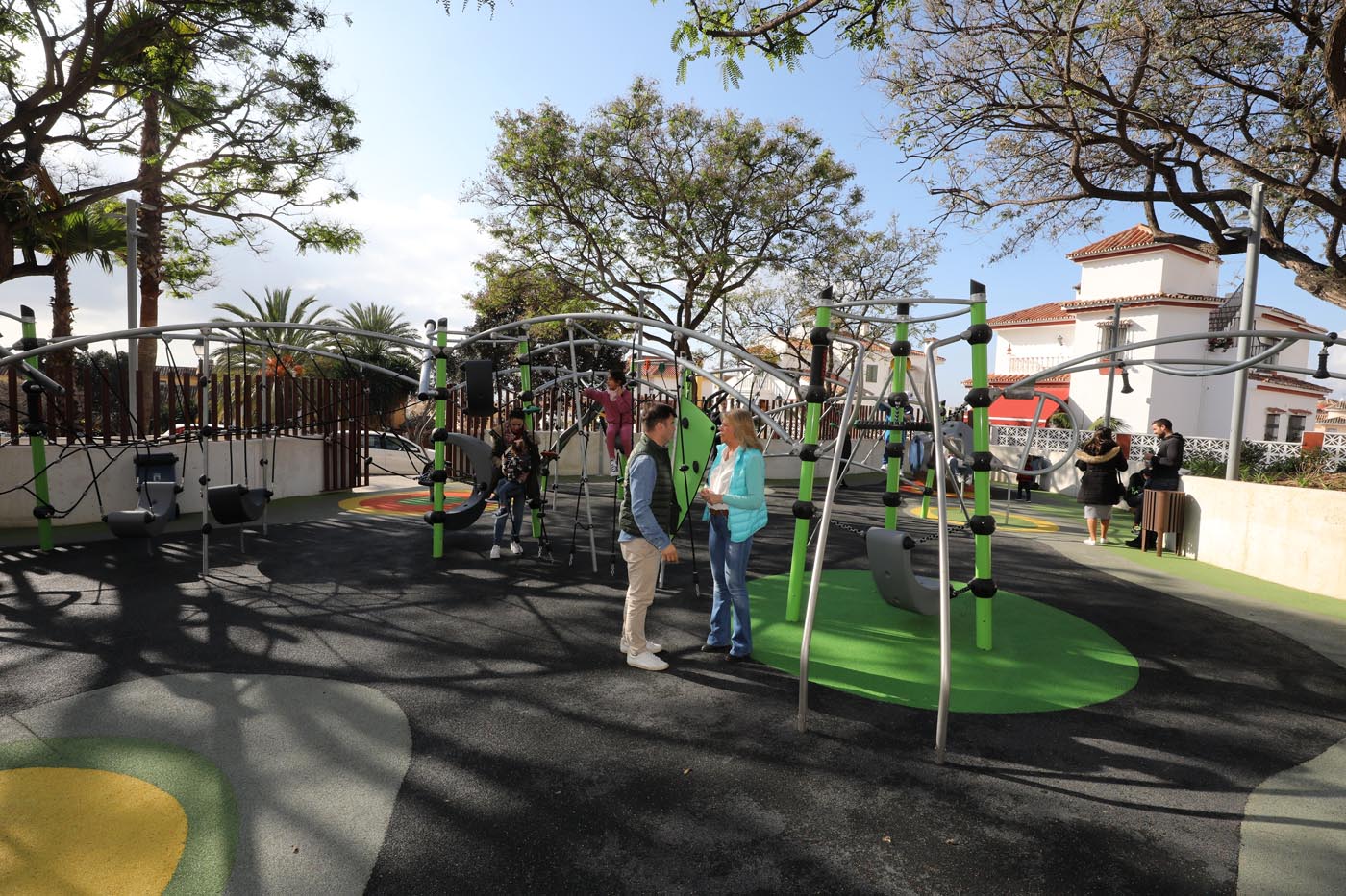 El Ayuntamiento inaugura el nuevo parque de La Patera, con más de 1.700 metros cuadrados de superficie, áreas de juegos infantiles, senderos y zonas de descanso